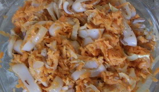 отличная закуска из кальмаров и овощей