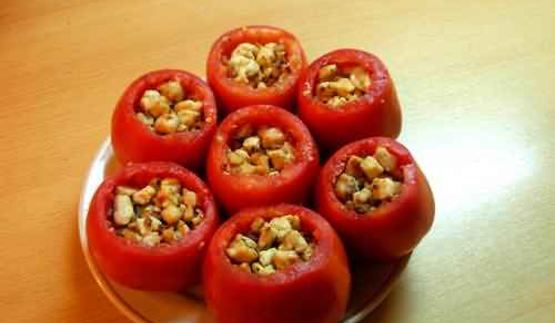 помидоры, фаршированные курицей