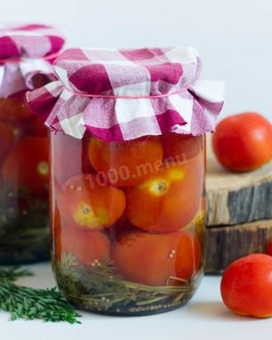 Помидоры с морковной ботвой на литровую банку