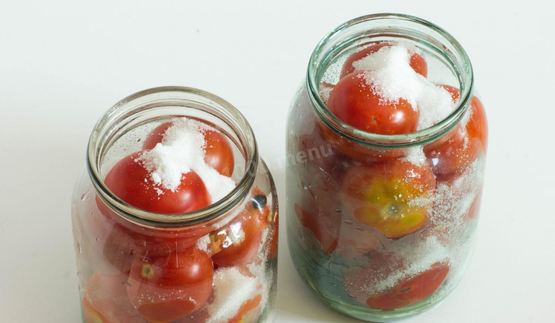 помидоры с морковной ботвой на литровую банку