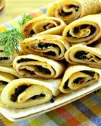 Блинные рулетики с черной икрой