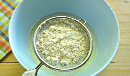 блинные рулетики с черной икрой