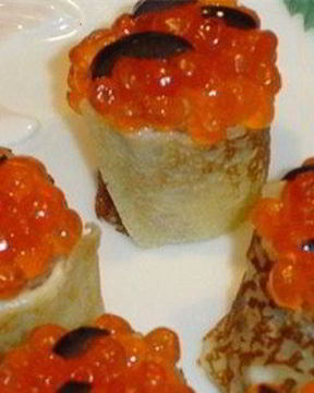 Блинные рулетики с творожным сыром и икрой