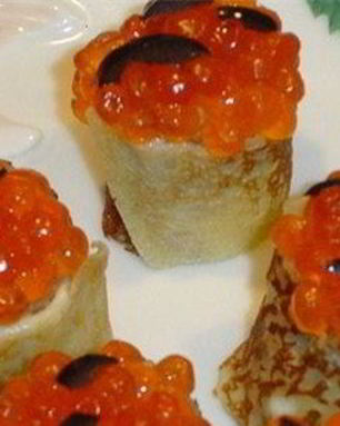 Блинные рулетики с творожным сыром и икрой