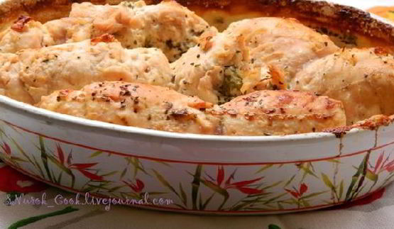 куриные рулетики с маринованными огурчиками запеченные в сметане