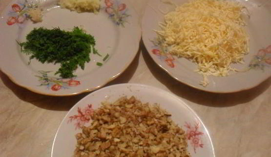 куриные рулетики с ореховой начинкой