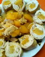 Куриные рулетики с персиками