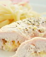 Куриные рулетики с творогом и сыром в духовке