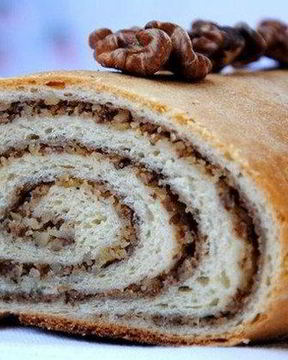 Маковый рулет с орехами к чаю