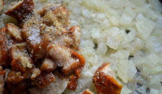 мясной рулет с белыми грибами