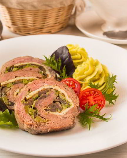 Рецепт мясного рулета с брокколи и грибами