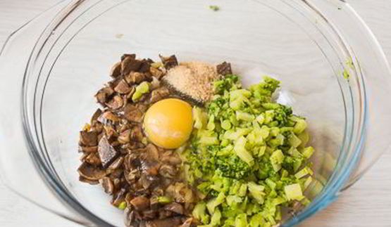 мясной рулет с брокколи и грибами