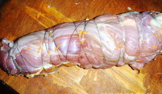 мясной рулет с салом и морковью