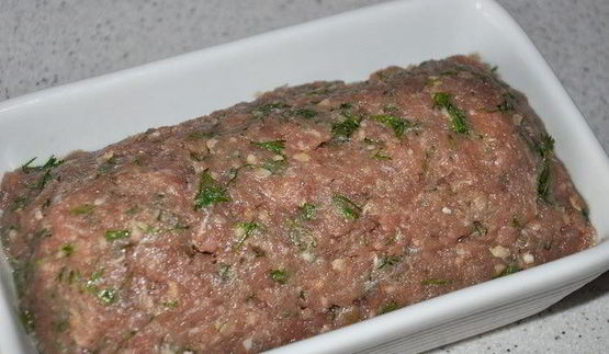 мясной рулет с яйцом