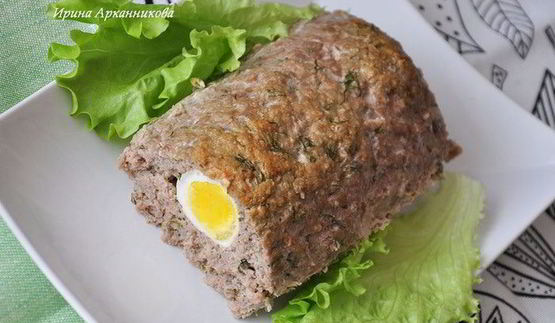 мясной рулет с яйцом