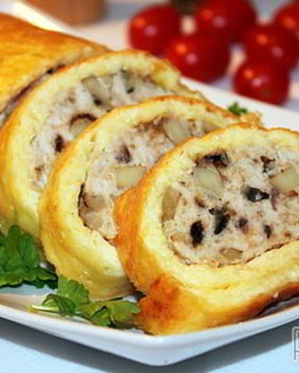 Рецепт мясного рулета в сырной корочке