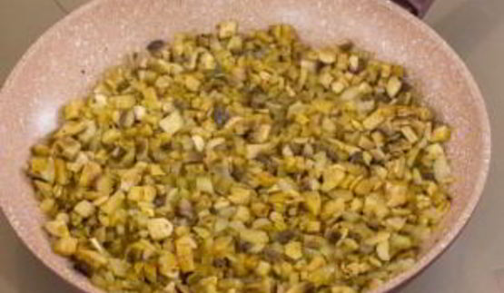 мясные рулетики с грибной начинкой