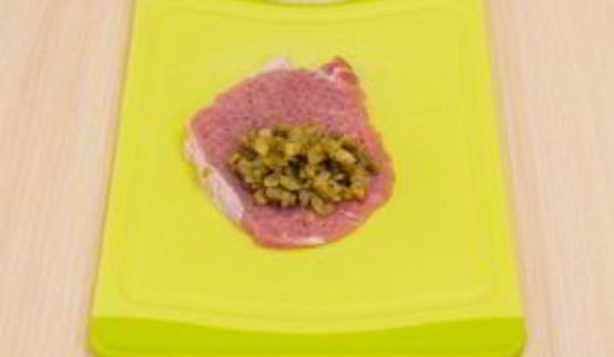 мясные рулетики с грибной начинкой