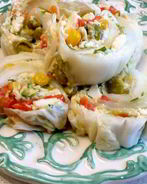 Овощной рулет из пекинской капусты