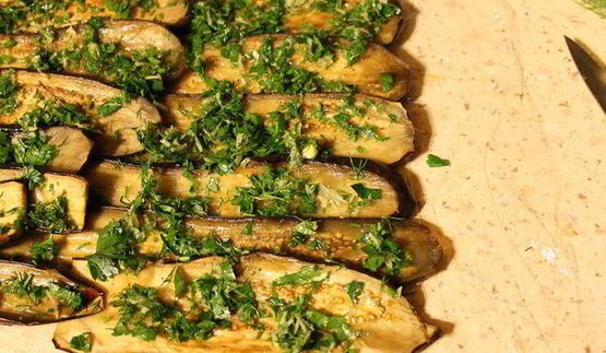 рулет из баклажанов и запеченного перца