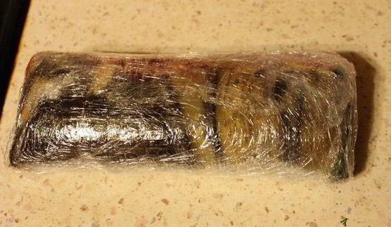 рулет из баклажанов и запеченного перца