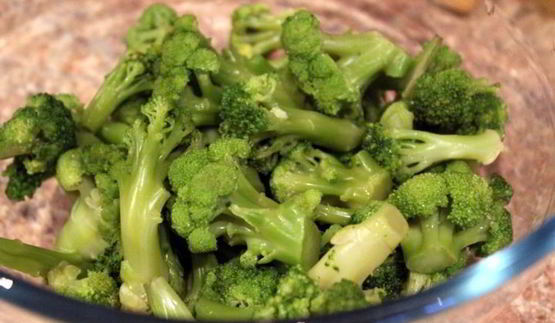 рулет из брокколи с форелью