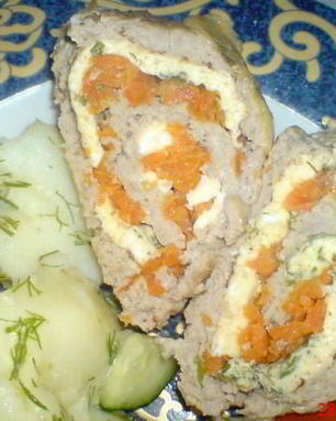 Рулет из фарша с морковью