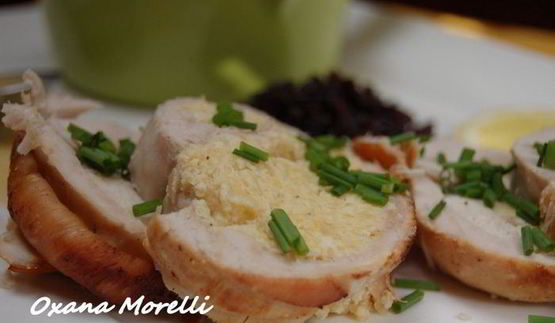 рулет из индейки с рикоттой под соусом сабайон