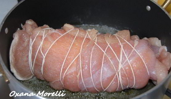 рулет из индейки с рикоттой под соусом сабайон