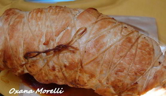 рулет из индейки с рикоттой под соусом сабайон