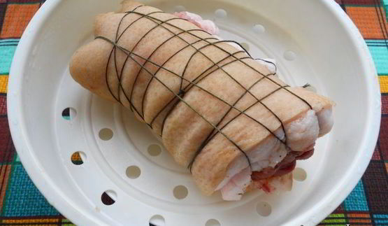 рулет из сала с мясом на пару