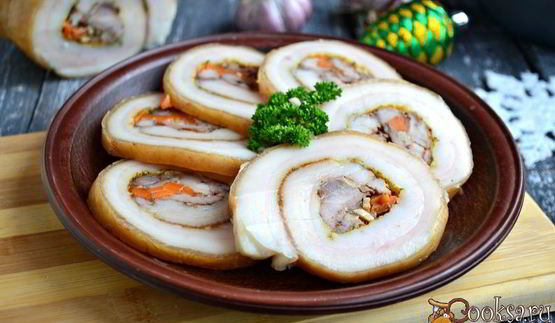 рулет из сала с мясом на пару