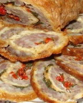 Рулет из сырного теста с мясным фаршем