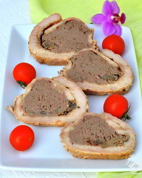 Рулет мясной с печеночным паштетом