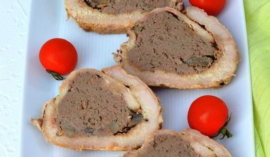 рулет мясной с печеночным паштетом