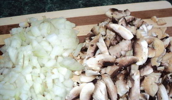 рулет с капустой, гречневой кашей и грибами