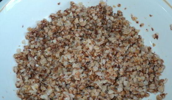 рулет с капустой, гречневой кашей и грибами