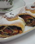 Рулет с курагой и маком