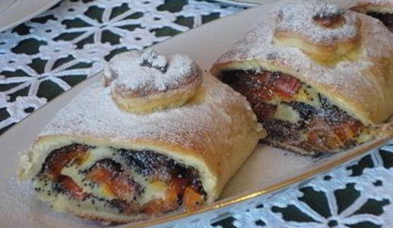 рулет с курагой и маком