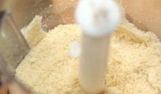 рулет с марципаном