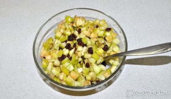 рулет с яблоками из творожного теста