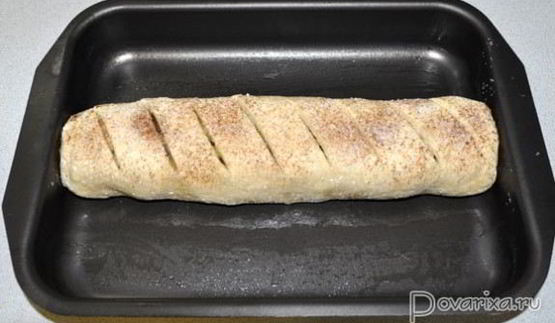 рулет с яблоками из творожного теста