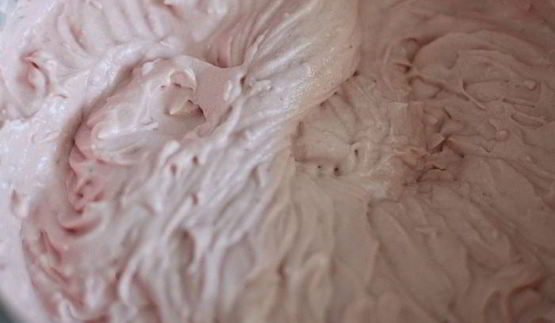 рулет вишня в белом шоколаде