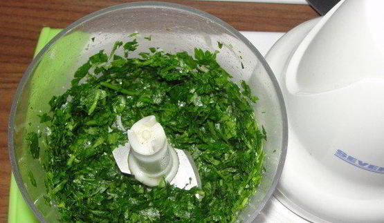 рулетики из баклажанов с орехами и творогом