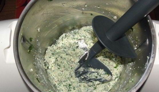 рулетики из баклажанов с орехами и творогом