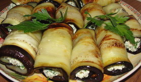 рулетики из баклажанов с орехами и творогом