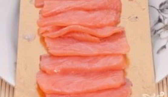 рулетики из блинов с семгой