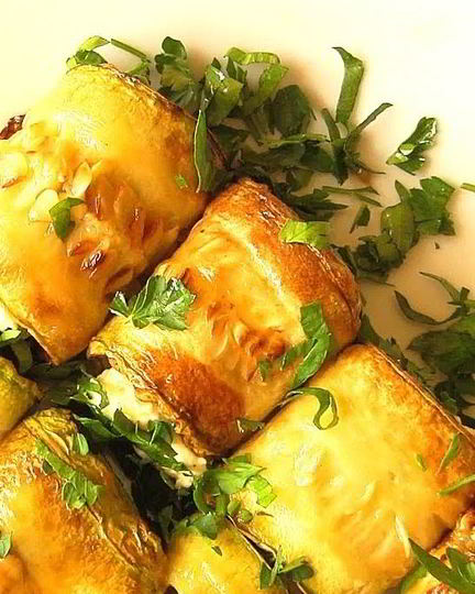 Рецепт рулетиков из кабачков с сыром и чесноком