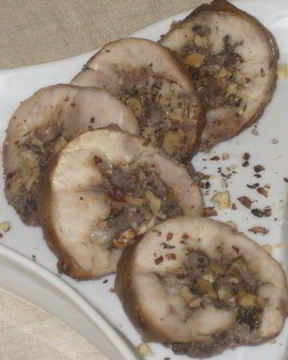 Рулетики из кролика с потрошками и грецкими орехами