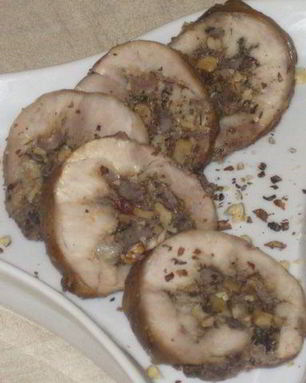 Рулетики из кролика с потрошками и грецкими орехами